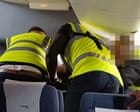 GeneralNews — A brutal wrestle on a plane, passengers outraged,
