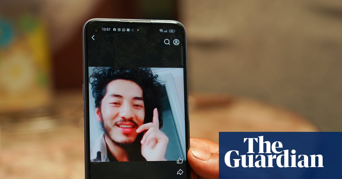 When the birdman' of St James tunnel died, Sydney commuters streamed past his body for days