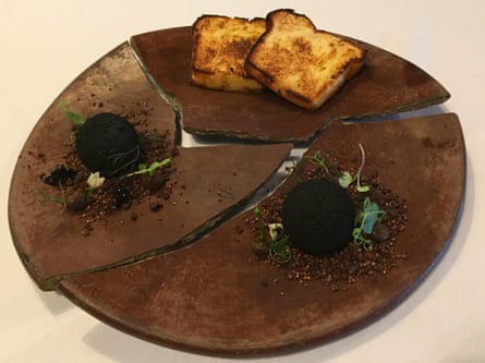 Truffles of foie with cacao at Raíz