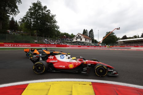 Lewis Hamilton dirige a Scuderia Ferrari SF-26