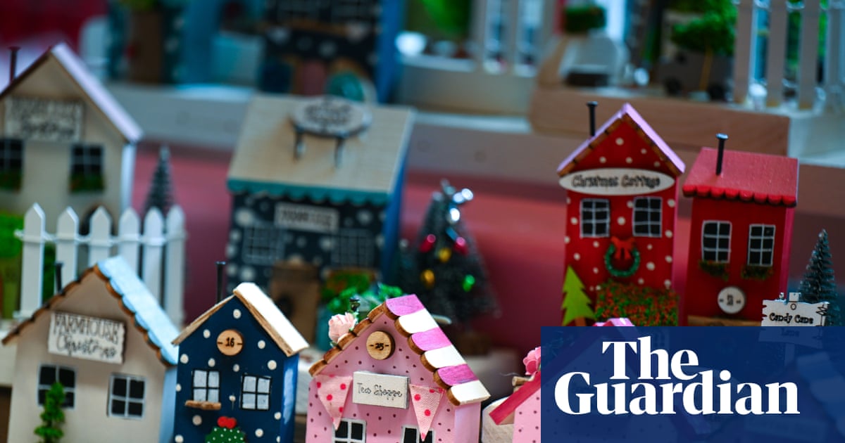 HMRC warns Christmas side-hustle sellers over tax on festive earnings