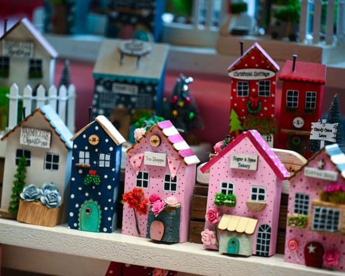 HMRC warns Christmas side-hustle sellers over tax on festive earnings