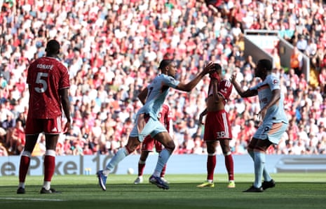Kevin Schade equalises for Brentford.