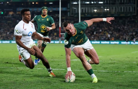 Jesse Kriel scores a try