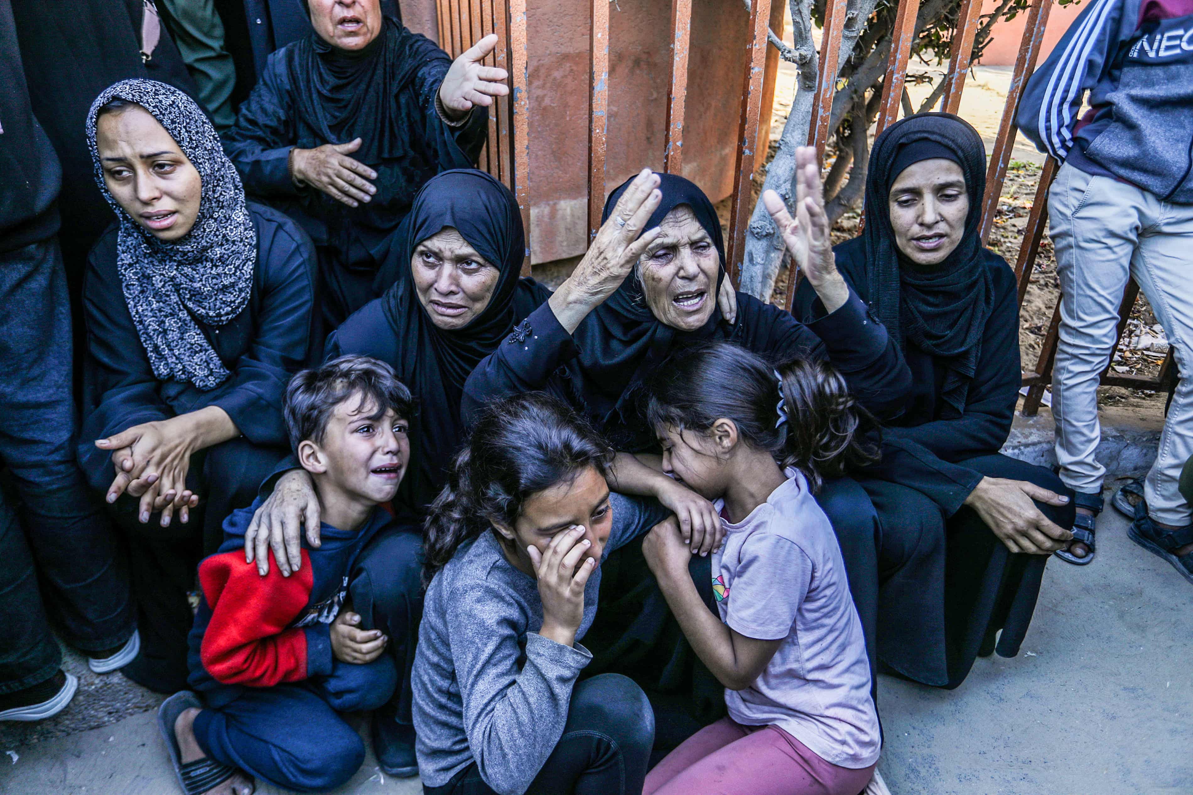 Doctors Without Borders condemns ‘ridiculously inadequate’ aid as 45 more people killed in strikes (theguardian.com)