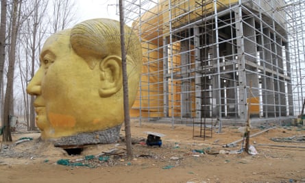 The statue under construction.