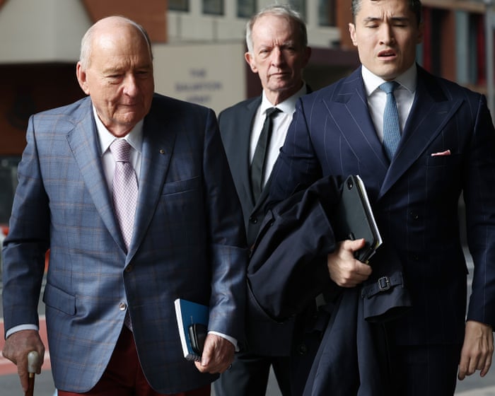 被害を訴える男性、アラン・ジョーンズ側弁護士に「10年間グルーミングされた」と反論