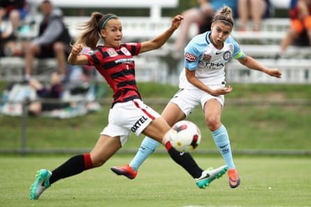 Stephanie Catley of Melbourne City crosses the ball during a W-League match against the Western Sydney Wanderers