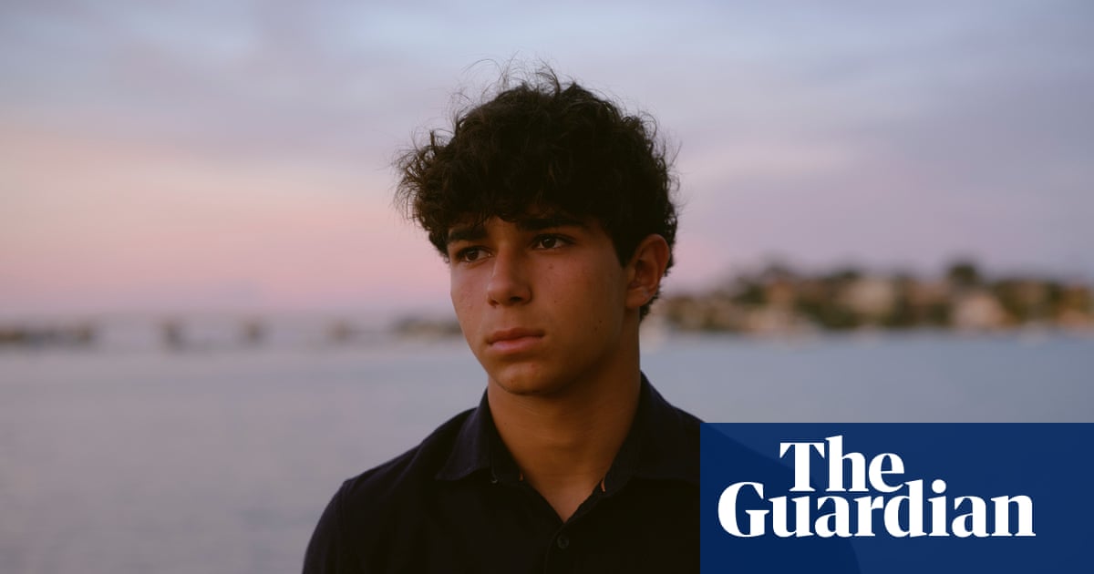 De 15-jarige Noah is van geen enkel social-mediaplatform geschopt – hij vecht nog steeds voor de rechtbank tegen het Australische verbod onder de 16 jaar | Verbod op sociale media