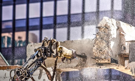 Pneumatic jackhammer separates a concrete beam at a demolition site in Rotterdam. Recycling has an ‘image problem’ in the industry