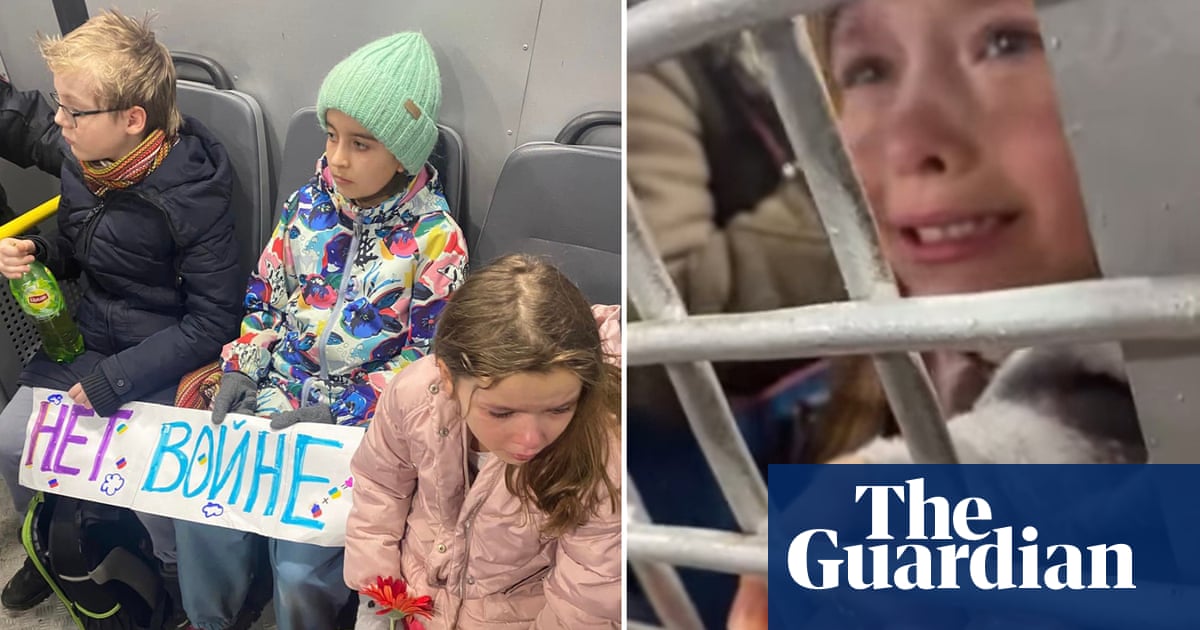 Moscow police detain children for laying flowers at Ukrainian embassy