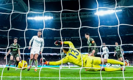Jude Bellingham scores his second and Real Madrid’s third.