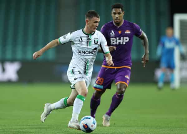 Dylan Wenzel-Halls on the ball against Perth Glory on Sunday.