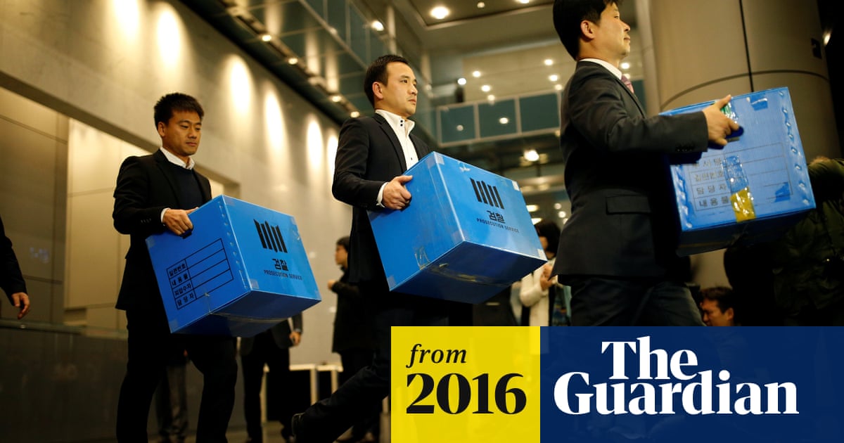 Samsung HQ raided by prosecutors as South Korean political scandal deepens