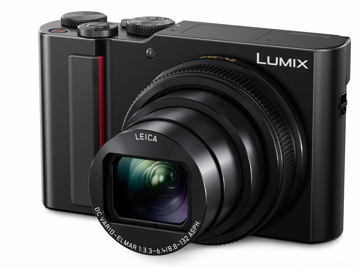 How does a compact digital camera work?