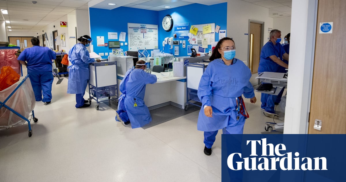 Covid largo: nearly 2m days lost in NHS staff absences in England