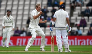 カイル・ジェイミーソンは、ViratKohliの解雇を祝います。