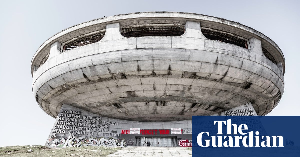 От уелски замъци до неземен съветски паметник в България тези