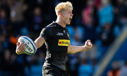 جوش هودج يحتفل بتسجيل هدف لصالح إكستر