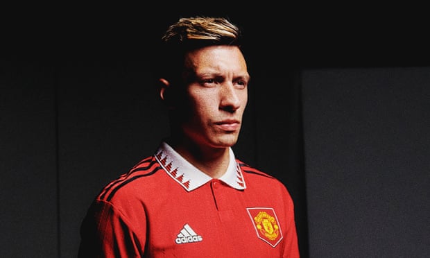Lisandro Martínez is unveiled by Manchester United.