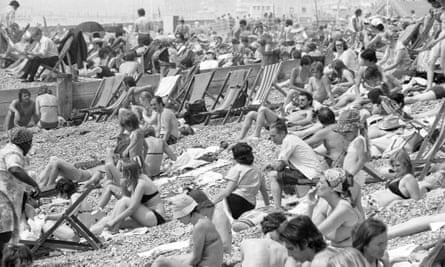 Brighton beach as temperatures in June 1976.
