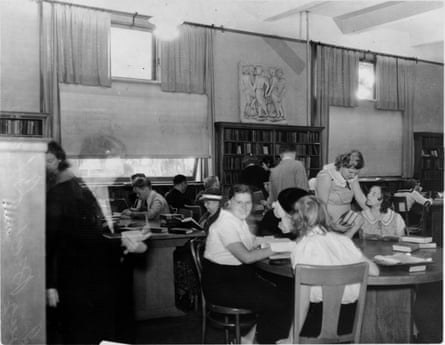 Black and white photo of people in a reading room