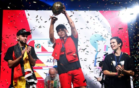 Peru’s Francesco De La Cruz lifts the World Cup trophy after beating Germany’s Jan Spiess 6-2 in the final.