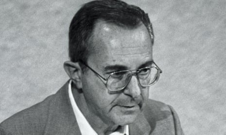 Moshe Arens addressing the Knesset in 1989. He won the Israel Defence prize in 1971 for developing aircraft including the Aravah cargo plane and the Kfir fighter.