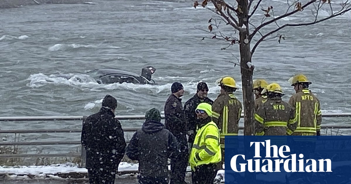 Woman’s body pulled from submerged car in dramatic recovery at Niagara Falls’ edge