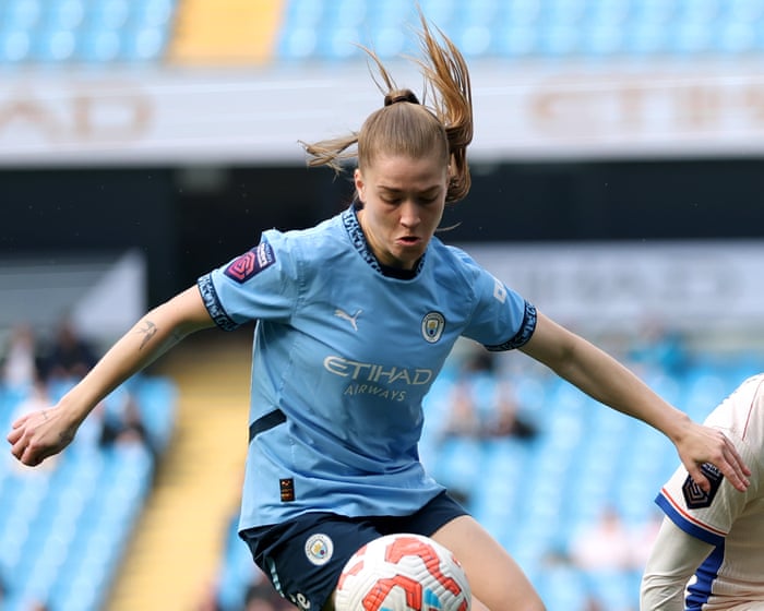 Manchester United trying to sign England midfielder Jess Park from Manchester City