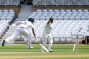 Steven Mullaney of Nottinghamshire run out Matt Critchley of Derbyshire.