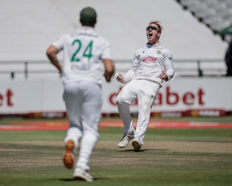 Simon Harmer celebrates after dismissing Alex Carey on day three of the third Test