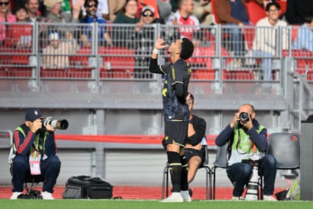 Ethan Mbappé celebrates.
