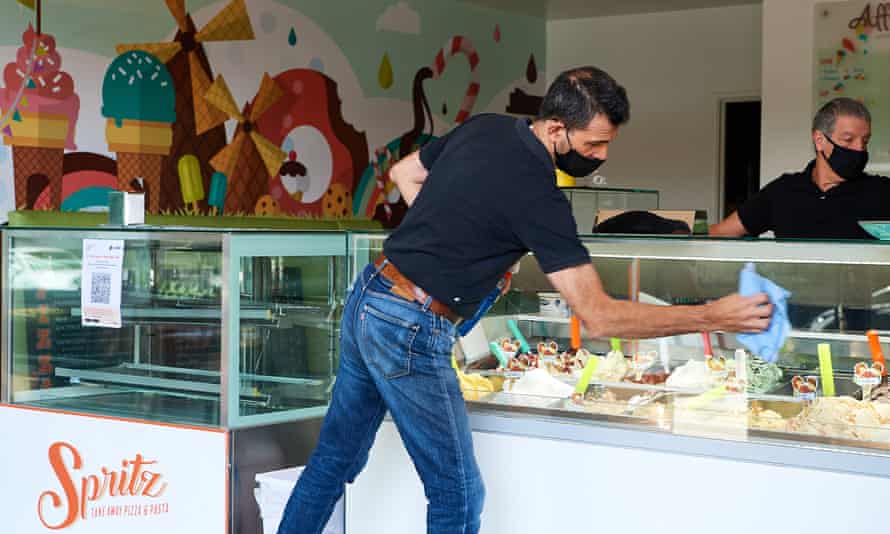 Restaurant staff prepare to reopen in Mt Hawthorn after the Perth lockdown