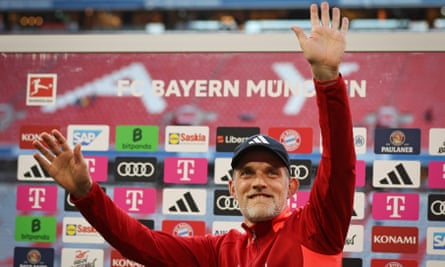 Thomas Tuchel waves to the srowd