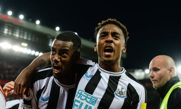 Fábio Carvalho strikes at death to give Liverpool dramatic win over Newcastle | Premier League 1 Alexander Isak celebrates with Joe Willock (right) after scoring on his debut.