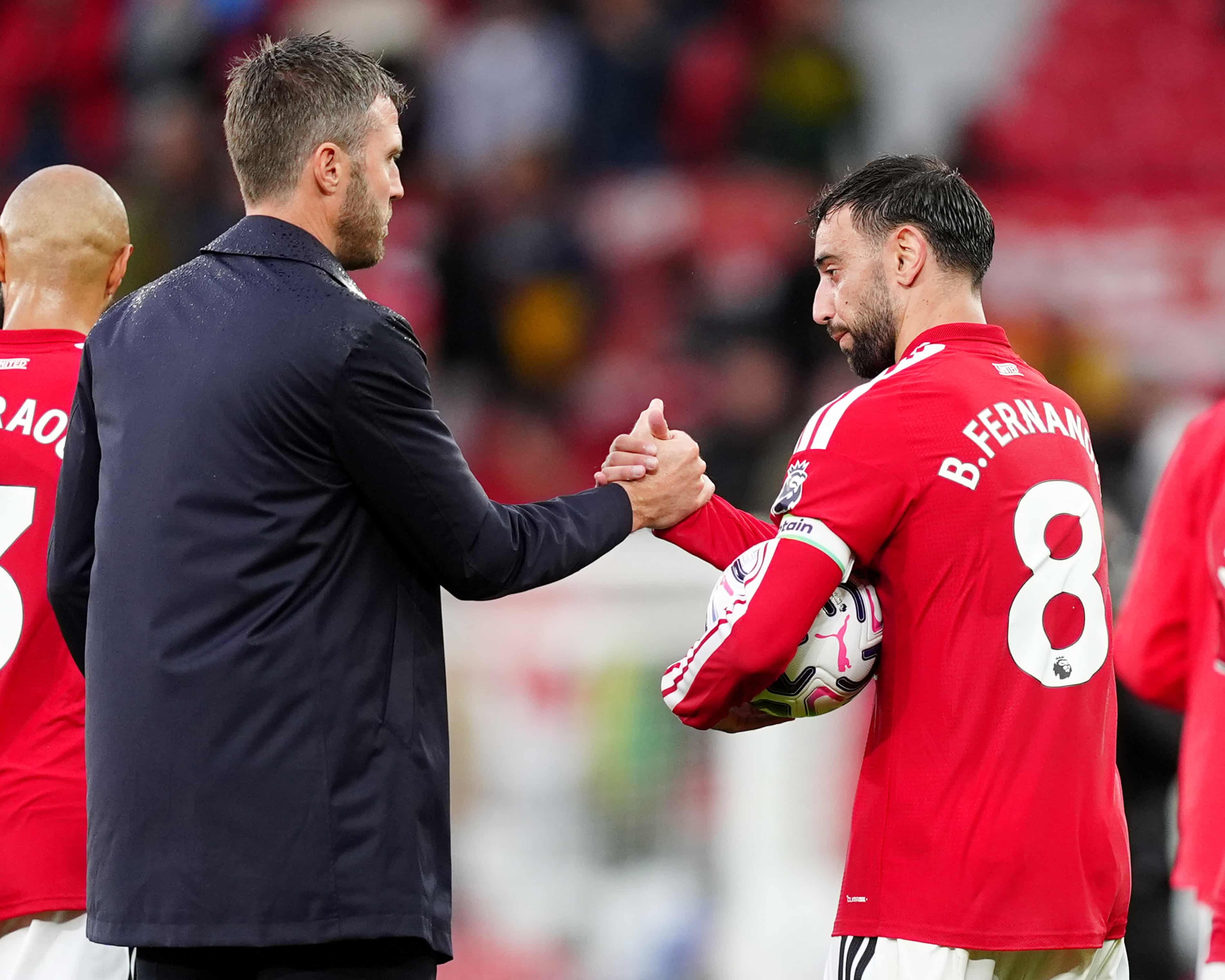 Carrick speaks out on whether Bruno Fernandes will lose the captain 1 2417