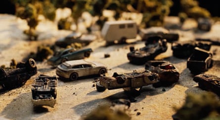 coches en miniatura volcados