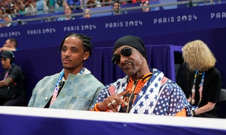 Snoop Dogg watching the fencing