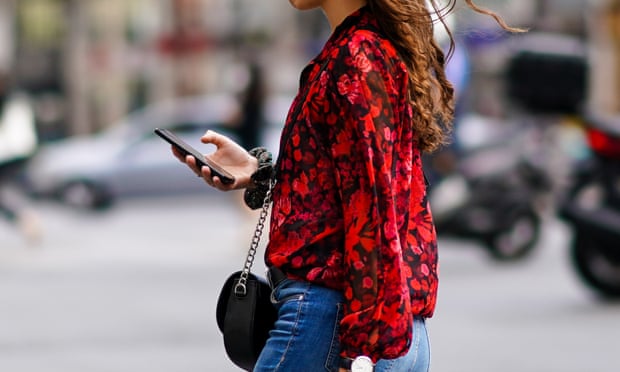 Vodafone to reintroduce roaming fees for UK customers in Europe uk, britan,Brexit, Mobile phones, Consumer affairs, European Union ,Europe, news,harbouchanews