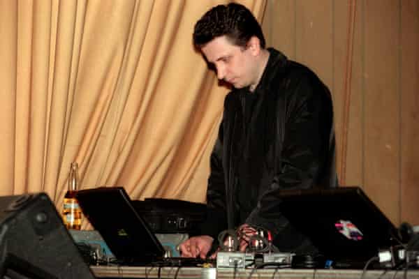 Peter Rehberg playing Pita in 2000.