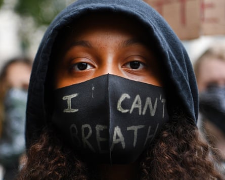protester in a mask that says ‘I can’t breathe’