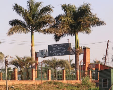 三名男子被驱逐出境美国” /><p>此案凸显了驱逐出境的复杂问题以及在美国刑事司法系统中服刑的个人的权利。这些人没有被遣返自己的祖国,而是被拘留在斯威士兰,这个他们之前与他们没有联系的国家。</p><p>专家对此类驱逐的合法性表示担忧,认为它们违反了国际法和人权原则。 <strong>非洲联盟</strong>现在将有机会审查此案,并确定斯威士兰的行为是否合理或是否侵犯了这些人的基本自由。</p><img src=