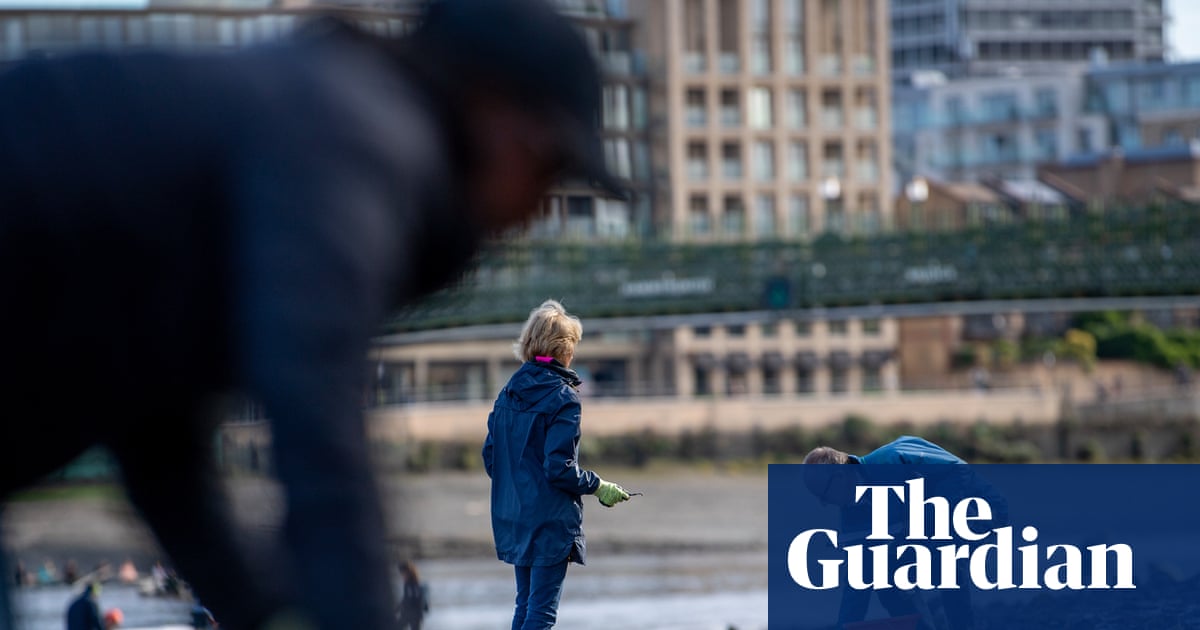 'It's not glamorous': the volunteers counting flushed wet wipes on the banks of the Thames