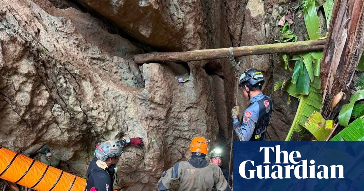 Five people have been found trapped in a flooded cave in Laos. How will divers get them out?