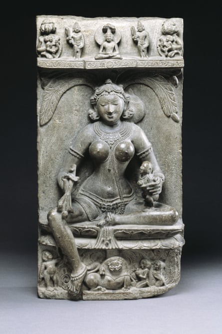 Ambika ;  Stéatite sculptée du XIe siècle, provenant d'un temple jaïn d'Orissa.