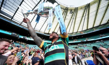 Courtney Lawes lifts the Premiership trophy on his final game for Northampton