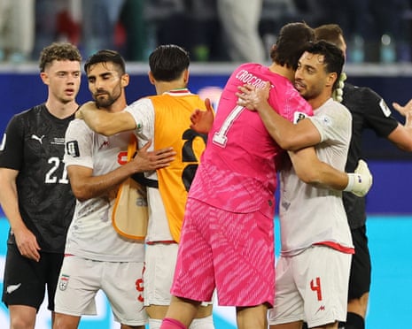 Irán remonta dos veces y empata su estreno mundialista ante Nueva Zelanda
