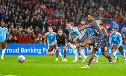 Ivan Toney slots his penalty past Matz Sels
