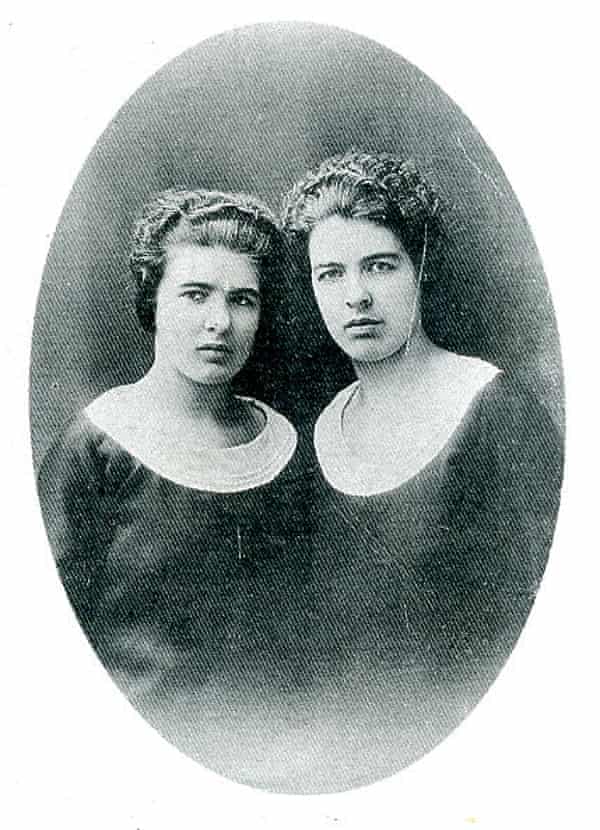 A united front? Portrait of Christine and Léa Papin